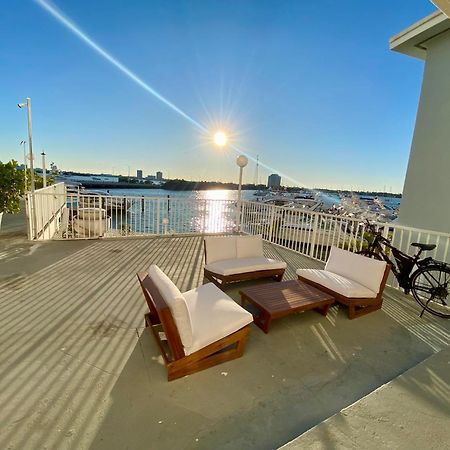 Luxurious Remodeled Direct Waterfront Apartment With Miami Skyline View And Outdoor Terrace Free Parking 5Min Drive To Μαϊάμι Μπιτς Εξωτερικό φωτογραφία