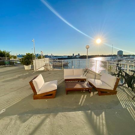 Luxurious Remodeled Direct Waterfront Apartment With Miami Skyline View And Outdoor Terrace Free Parking 5Min Drive To Μαϊάμι Μπιτς Εξωτερικό φωτογραφία
