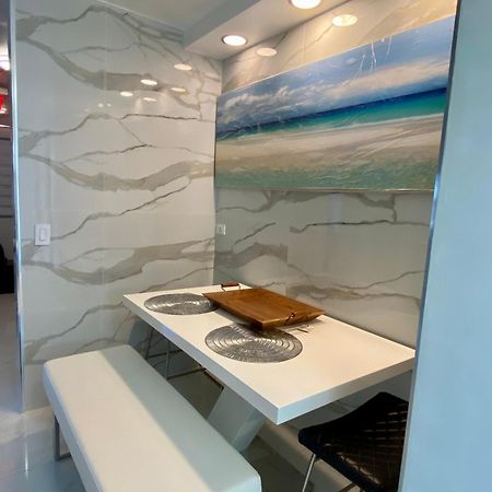 Luxurious Remodeled Direct Waterfront Apartment With Miami Skyline View And Outdoor Terrace Free Parking 5Min Drive To Μαϊάμι Μπιτς Εξωτερικό φωτογραφία