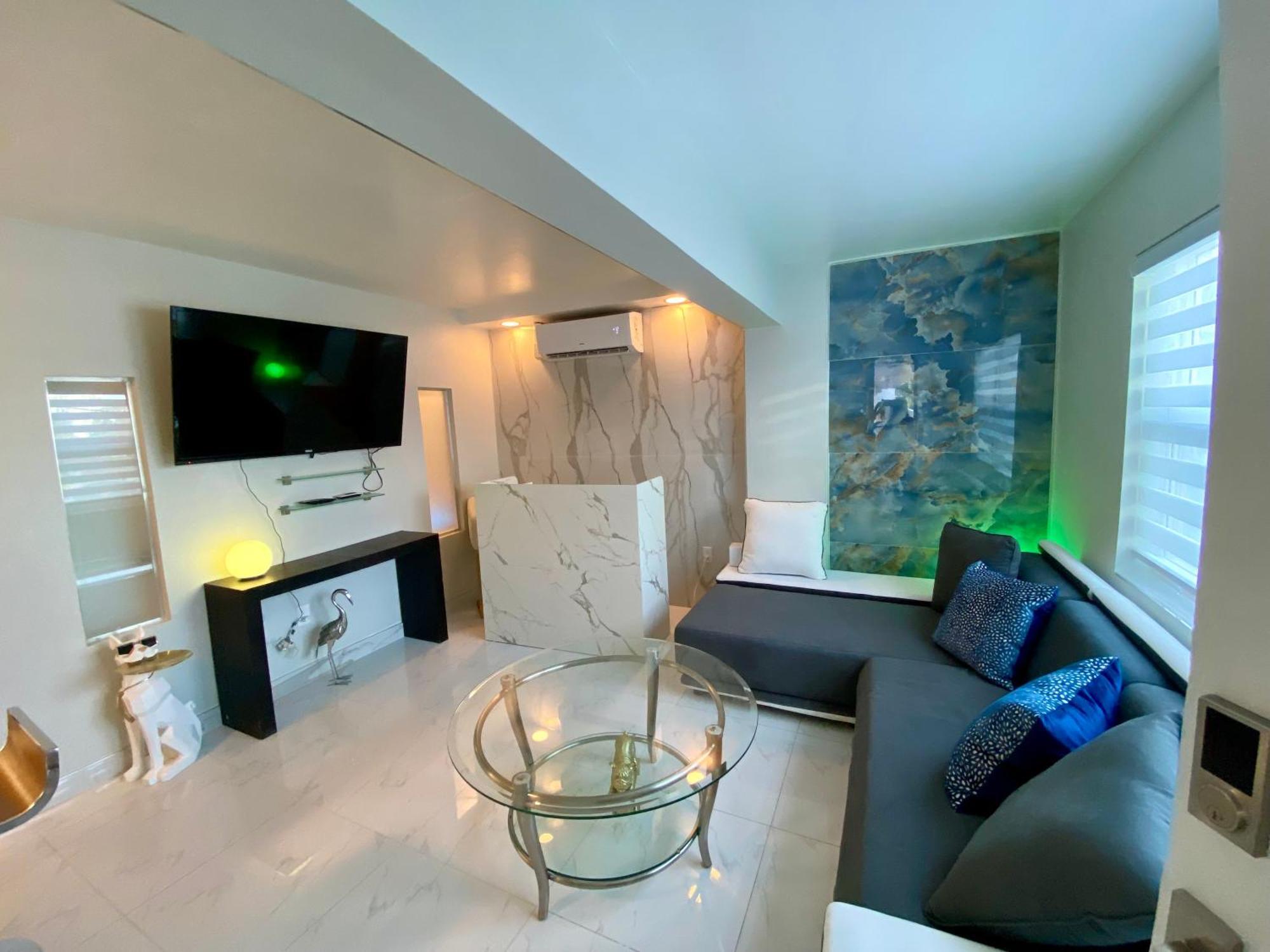 Luxurious Remodeled Direct Waterfront Apartment With Miami Skyline View And Outdoor Terrace Free Parking 5Min Drive To Μαϊάμι Μπιτς Εξωτερικό φωτογραφία