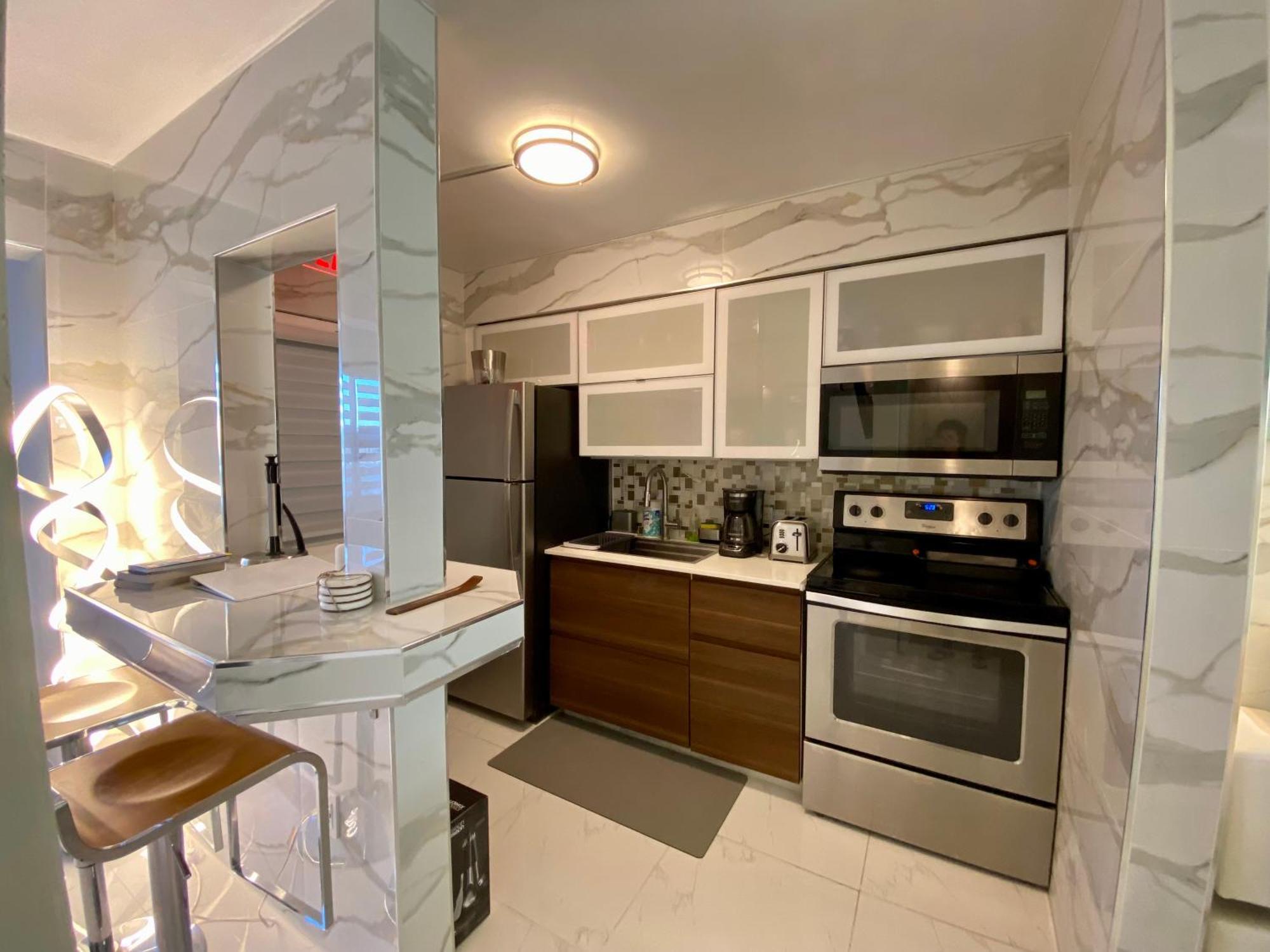 Luxurious Remodeled Direct Waterfront Apartment With Miami Skyline View And Outdoor Terrace Free Parking 5Min Drive To Μαϊάμι Μπιτς Εξωτερικό φωτογραφία