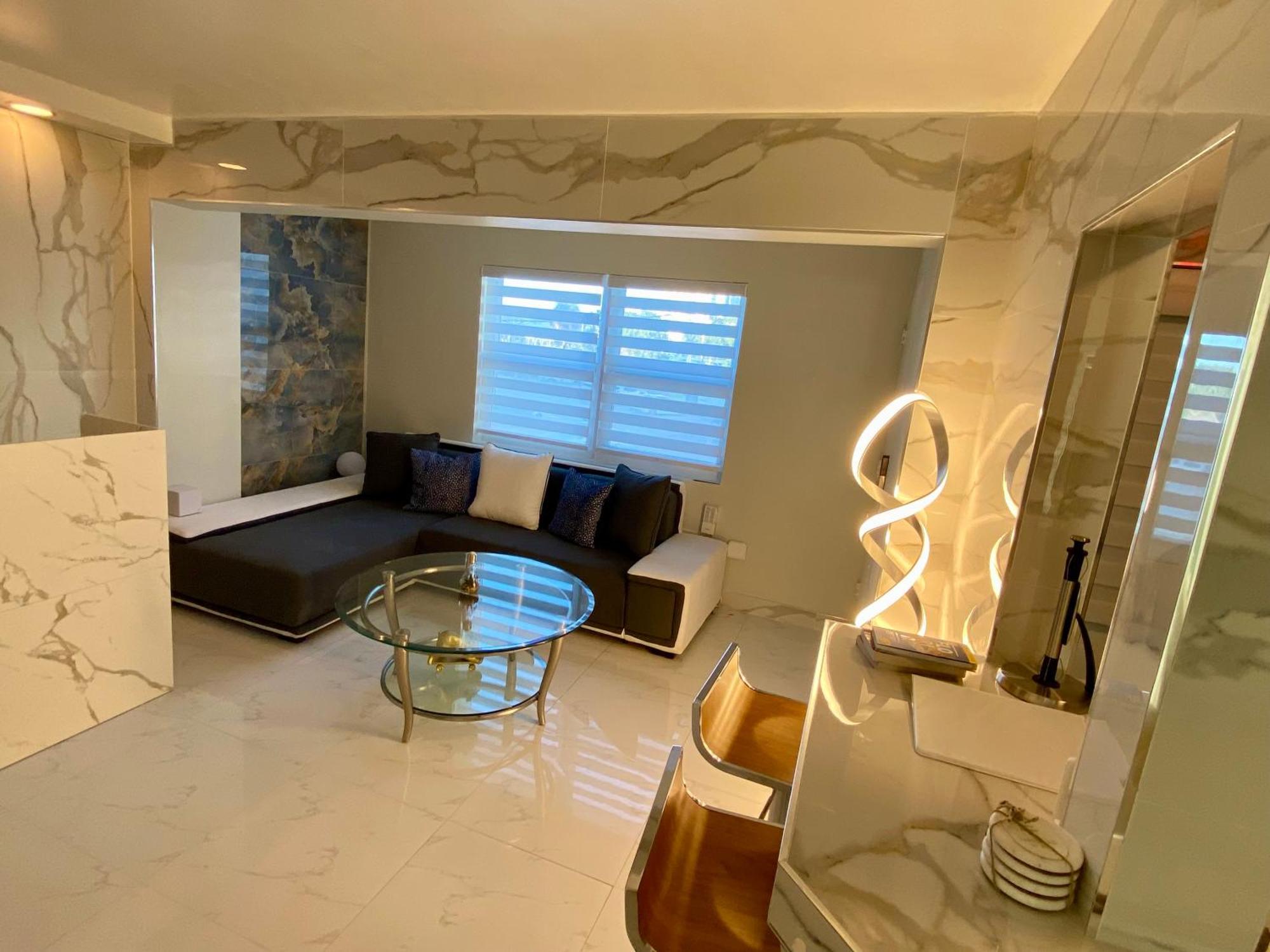 Luxurious Remodeled Direct Waterfront Apartment With Miami Skyline View And Outdoor Terrace Free Parking 5Min Drive To Μαϊάμι Μπιτς Εξωτερικό φωτογραφία