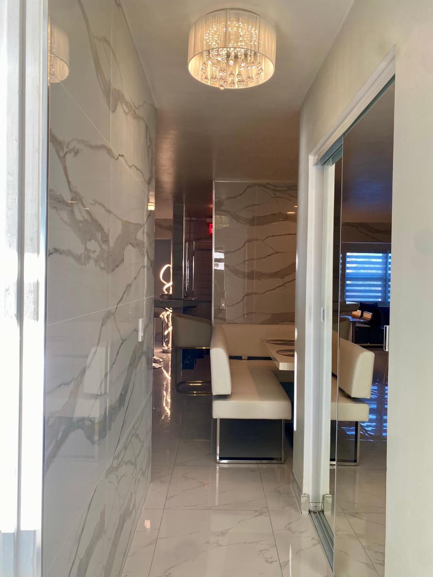 Luxurious Remodeled Direct Waterfront Apartment With Miami Skyline View And Outdoor Terrace Free Parking 5Min Drive To Μαϊάμι Μπιτς Εξωτερικό φωτογραφία