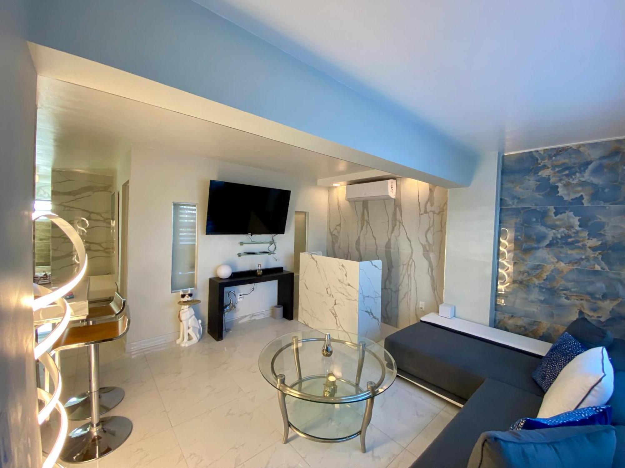 Luxurious Remodeled Direct Waterfront Apartment With Miami Skyline View And Outdoor Terrace Free Parking 5Min Drive To Μαϊάμι Μπιτς Εξωτερικό φωτογραφία