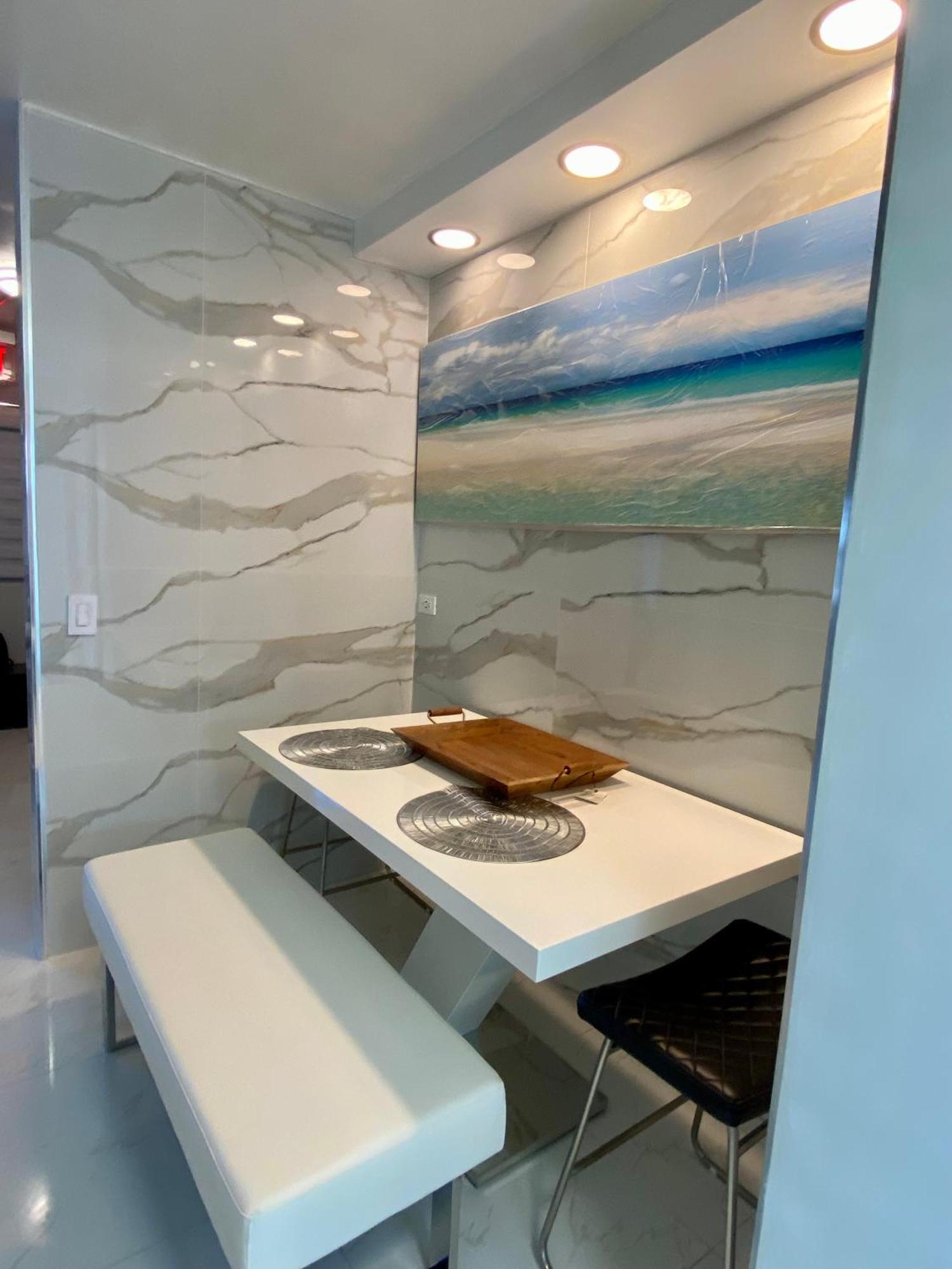 Luxurious Remodeled Direct Waterfront Apartment With Miami Skyline View And Outdoor Terrace Free Parking 5Min Drive To Μαϊάμι Μπιτς Εξωτερικό φωτογραφία