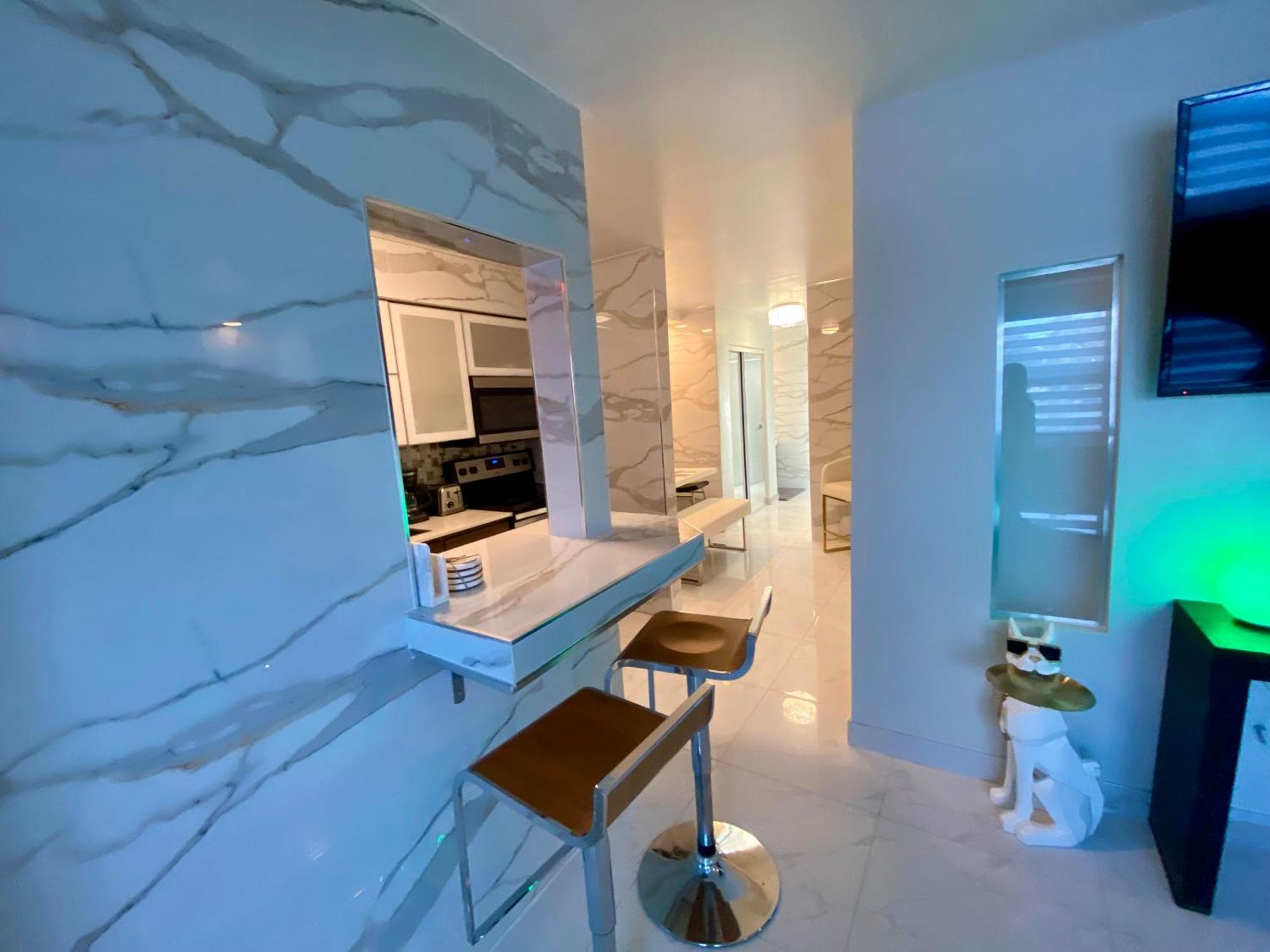 Luxurious Remodeled Direct Waterfront Apartment With Miami Skyline View And Outdoor Terrace Free Parking 5Min Drive To Μαϊάμι Μπιτς Εξωτερικό φωτογραφία