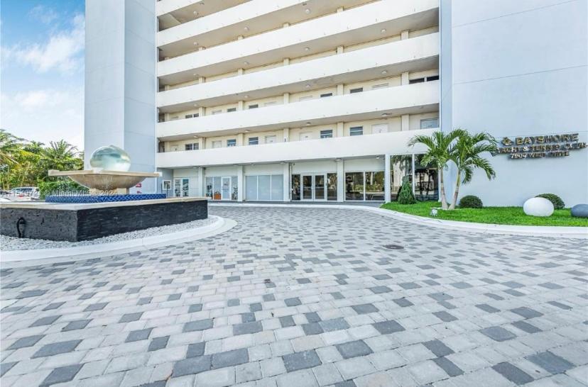 Luxurious Remodeled Direct Waterfront Apartment With Miami Skyline View And Outdoor Terrace Free Parking 5Min Drive To Μαϊάμι Μπιτς Εξωτερικό φωτογραφία