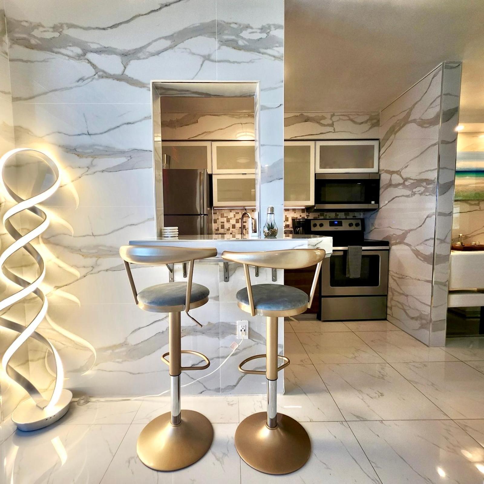 Luxurious Remodeled Direct Waterfront Apartment With Miami Skyline View And Outdoor Terrace Free Parking 5Min Drive To Μαϊάμι Μπιτς Εξωτερικό φωτογραφία