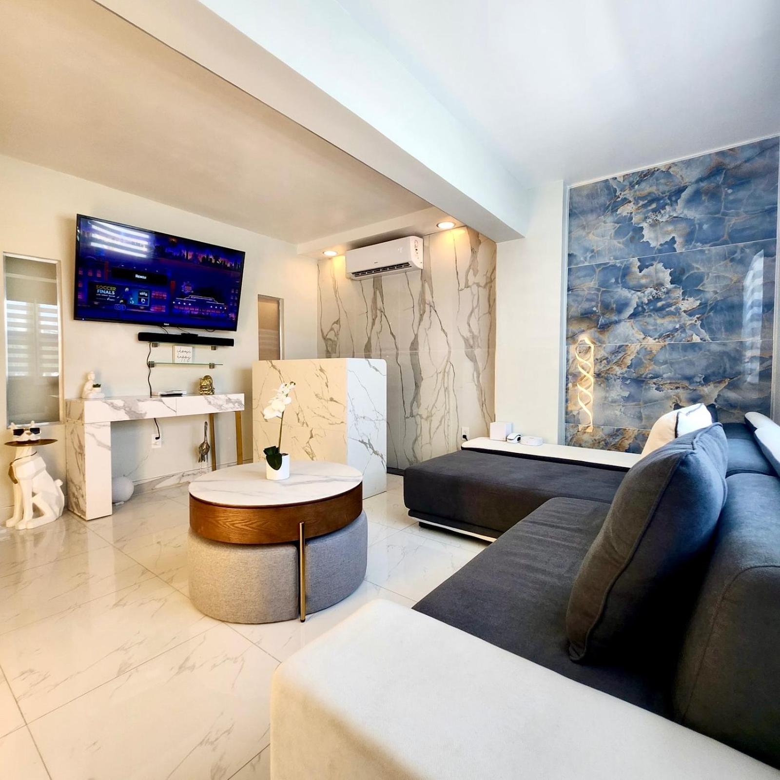 Luxurious Remodeled Direct Waterfront Apartment With Miami Skyline View And Outdoor Terrace Free Parking 5Min Drive To Μαϊάμι Μπιτς Εξωτερικό φωτογραφία