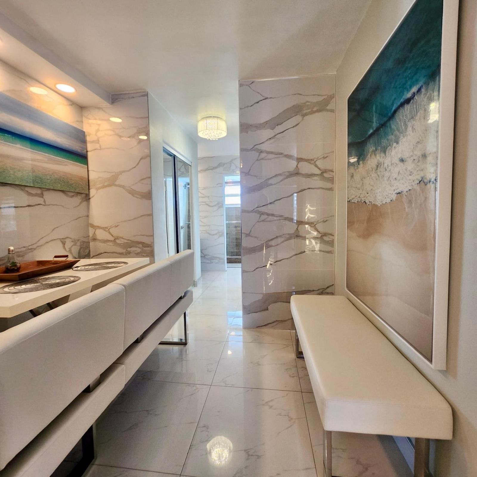 Luxurious Remodeled Direct Waterfront Apartment With Miami Skyline View And Outdoor Terrace Free Parking 5Min Drive To Μαϊάμι Μπιτς Εξωτερικό φωτογραφία
